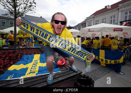 Schweden-Fans in Kielce vor der UEFA-U21-Europameisterschaft, Gruppe ein Match in der Kolporter Arena. Stockfoto