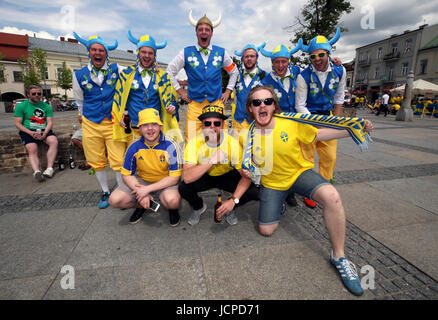 Schweden-Fans in Kielce vor der UEFA-U21-Europameisterschaft, Gruppe ein Match in der Kolporter Arena. Stockfoto