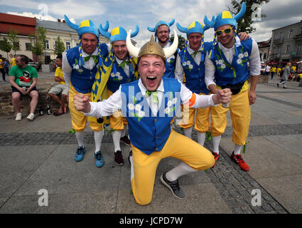 Schweden-Fans in Kielce vor der UEFA-U21-Europameisterschaft, Gruppe ein Match in der Kolporter Arena. Stockfoto