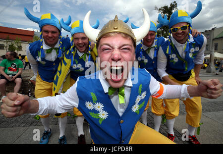 Schweden-Fans in Kielce vor der UEFA-U21-Europameisterschaft, Gruppe ein Match in der Kolporter Arena. Stockfoto