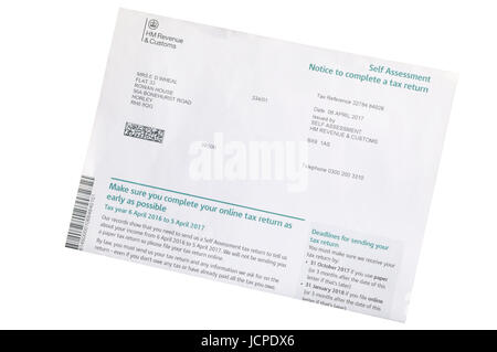 Self Assesment Ankündigung einer Steuererklärung herausgegebenen HMRC HM Revenue and Customs 2016 2017 abgeschlossen Stockfoto