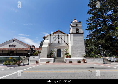 Ventura, Kalifornien, USA - 11. Juni 2017: Front-Fassade der historischen Ventura Mission Gebäude in Südkalifornien. Stockfoto
