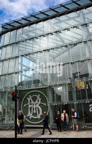 Großbritannien, London, Southwark, Borough Market, glasierte Halle umgebaut nach Eisenbahn-Viadukt Verlängerung verwandelte Stadt Garten Stockfoto