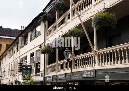 UK, London, Borough High Street, The George Inn, eines Londoner letzten Galleried Gasthäuser, erwähnt in kleinen Dorritt Stockfoto