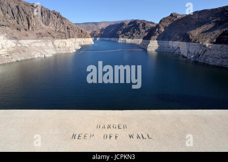 Bekanntmachung über die Brüstung am Lake Mead von der Grenze zu Hoover Dam Arizona/Nevada USA Warnung Stockfoto