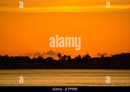 Sonnenuntergang von Belleair Damm auf der Inter coastal in Belleair Bluffs, Florida Stockfoto