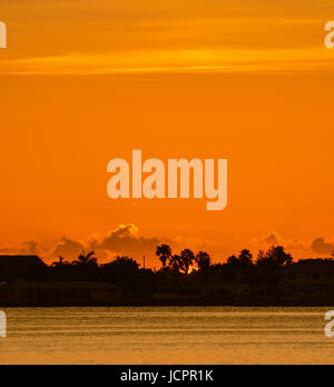 Sonnenuntergang von Belleair Damm auf der Inter coastal in Belleair Bluffs, Florida Stockfoto