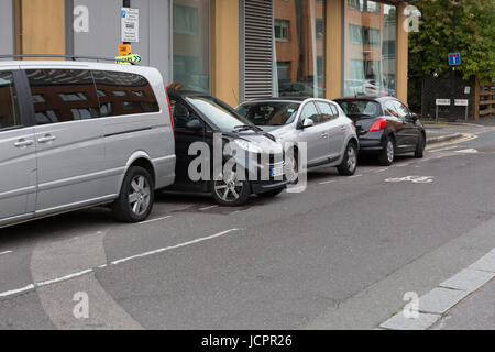 Smart Auto seitlich geparkte Stockfoto