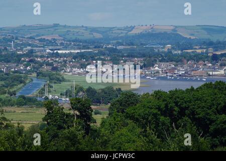 Blick in Richtung Topsham, die Exe Mündung und Exeter Ship Canal von Powderham Castle Torheit. Devon, UK. Juli 2016. Stockfoto