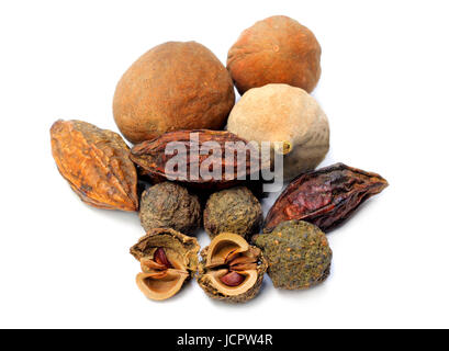 Triphala-ayurvedische Obst auf weißem Hintergrund Stockfoto