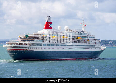 MS Black Watch Kreuzfahrtschiff verlassen Southampton Docks im Solent Stockfoto