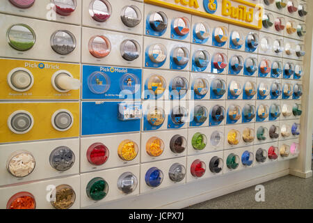 Wählen Sie und bauen im Lego Store Flatiron District in New York City USA Stockfoto