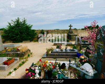 Gräber von Vincent Van Gogh und sein Bruder Theo, Cimetière d'Auvers-Sur-Oise, Friedhof von Auvers-Sur-Oise, Frankreich, Juni 2017. Stockfoto