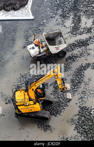 Bagger und Kipper Luftaufnahme Stockfoto