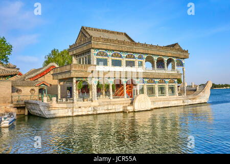 The Marble Boat at the shore of Kunming Lake, Summer Palace, Beijing, China Stockfoto