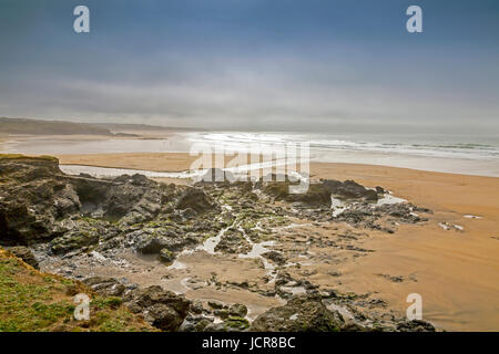 Bei Ebbe am Strand von Godrevy in St Ives Bucht an der nördlichen Küste von Cornwall, England, UK Stockfoto