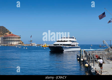 Catalina Express seacat, Catalina Jet, kommt in Avalon, Catalina Island Hafen von Long Beach, Kalifornien. Stockfoto