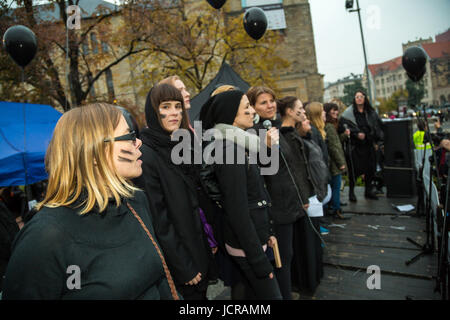 Pozna , Polen, schwarz Protest gegen die Überhöhung von abtreibungsrecht Stockfoto