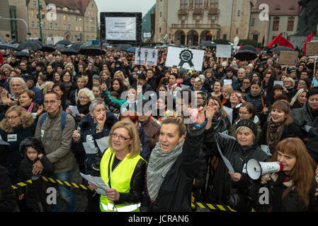 Pozna , Polen, schwarz Protest gegen die Überhöhung von abtreibungsrecht Stockfoto