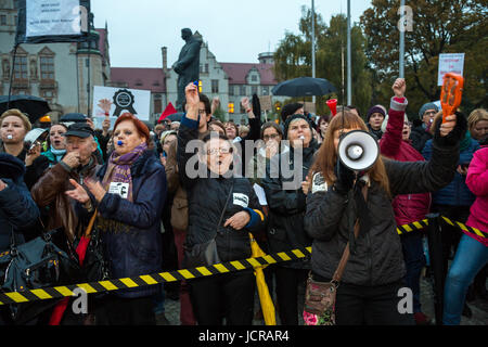 Pozna , Polen, schwarz Protest gegen die Überhöhung von abtreibungsrecht Stockfoto