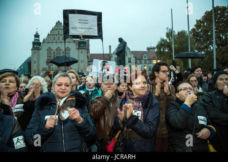 Pozna , Polen, schwarz Protest gegen die Überhöhung von abtreibungsrecht Stockfoto