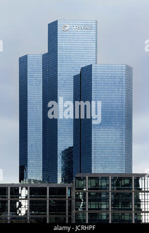 PARIS - MÄRZ 2014; La Défense Bankenviertel in Paris. Stockfoto