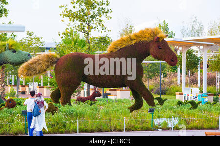 Antalya, Türkei - 5, Oktober 2016. Statuen Tiere Insekten und Menschen, die aus Pflanzen und Kräutern hergestellt. Botanische Expo 2016. Türkei - 2016. Stockfoto