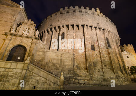 Nachtaufnahme des berühmten Avila Kathedrale, Castilla y Leon, Spanien. Stockfoto