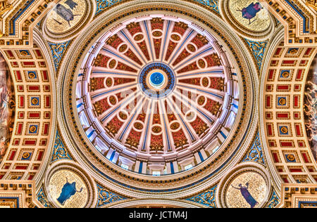 Harrisburg, USA - 24. Mai 2017: Pennsylvania Capitol Kuppel bunte Decke in Stadt Stockfoto