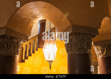 zentralen Treppenhaus, Santa Barbara County Courthouse, Santa Barbara, Kalifornien Stockfoto