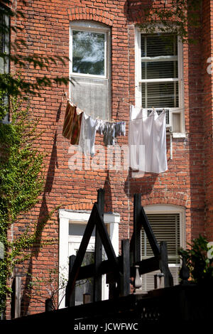 Wäsche trocknen auf der Wäscheleine - USA Stockfoto