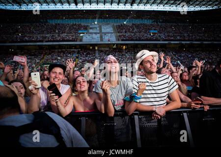 Mailand, Italien. 16. Juni 2017. Die italienische Pop-Sängerin abgebildet Tiziano Ferro auf der Bühne, während er im Stadio Giuseppe Meazza San Siro durchführt. Bildnachweis: Roberto Finizio/Pacific Press/Alamy Live-Nachrichten Stockfoto