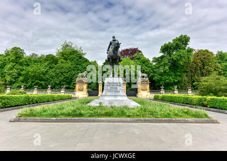 Reiterstandbild von Leopold II., der zweite König der Belgier, am Place du Trone (Bildhauer Thomas Vincotte). Stockfoto