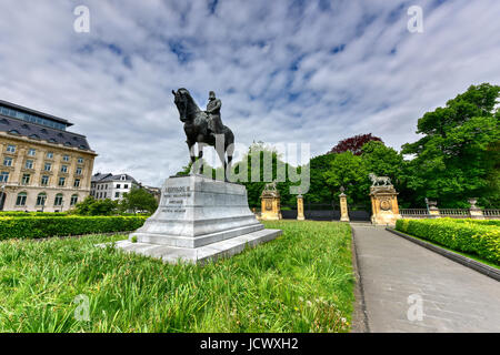 Reiterstandbild von Leopold II., der zweite König der Belgier, am Place du Trone (Bildhauer Thomas Vincotte). Stockfoto