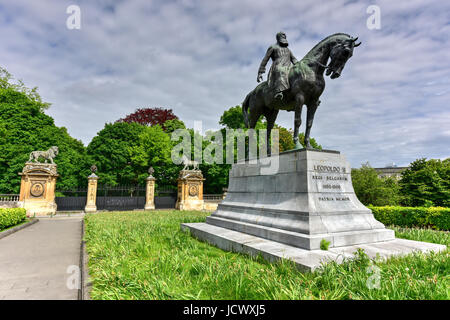 Reiterstandbild von Leopold II., der zweite König der Belgier, am Place du Trone (Bildhauer Thomas Vincotte). Stockfoto