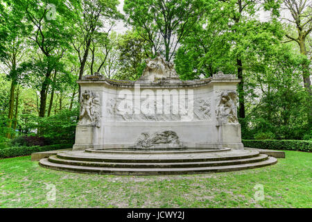 Denkmal für die Gefallenen der belgischen Kolonialzeit Bemühungen im Parc du Cinquantenaire in Brüssel, Belgien Stockfoto