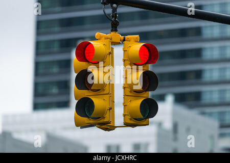 Zwei rote Ampeln, New York, Vereinigte Staaten von Amerika Stockfoto