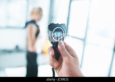 Elektronischer Sport Timer in der Hand, selektiven Fokus Stockfoto