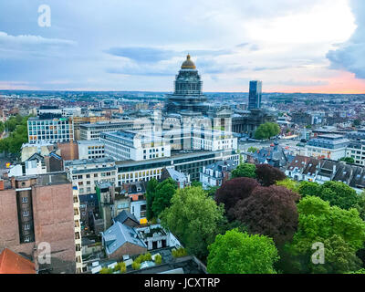 Blick auf die Skyline von Brüssel bei Sonnenuntergang in Belgien. Stockfoto