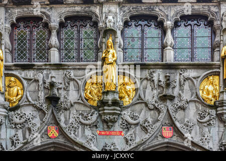 Die Basilika des Heiligen Blutes im Marktplatz Brügge, West-Flandern, Belgien, ein UNESCO-Weltkulturerbe. Stockfoto