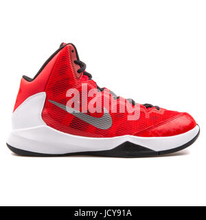 Nike Zoom ohne Zweifel rot, weiß und schwarz Herren Basketball-Schuhe - 749432-601 Stockfoto