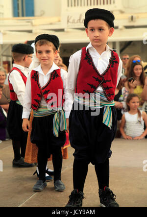 Griechenland, Kykladen, Mykonos, Heiligen Konstantin und Eleni, Feier, Festival, Kinder, Stockfoto