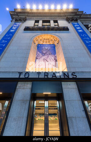 New York City, NY - 15. Juni 2017: Neu renovierte West Eingang von Penn Station an der James A. Farley Post Office, Manhattan, New York City eröffnet Stockfoto