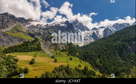 La Meije Gletscher im Ecrins-Nationalpark aus dem Dorf La Grave. Hautes-Alpes. Alpen, Frankreich Stockfoto