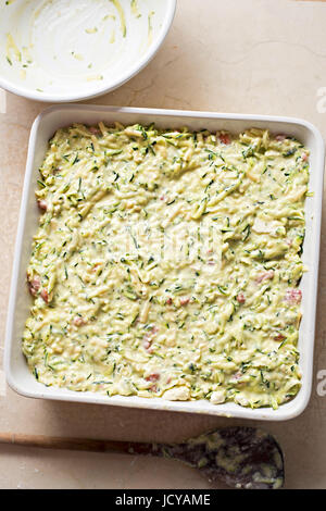 Zucchini Frittata im Backofen Gericht bereit Stockfoto