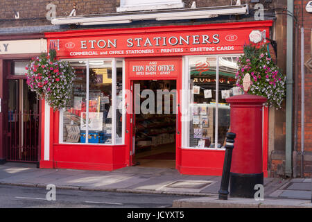 Eton Stationers und Postamt, Berkshire, England Stockfoto