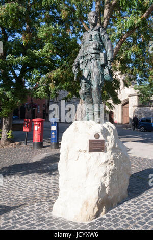 Bronze-Statue Denkmal für irische Gardisten, Windsor, Berkshire, England, Vereinigtes Königreich Stockfoto