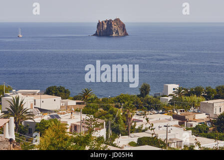 Äolischen Inseln - Strombolicchio (sizilianische, kleine Stromboli) ist eine kleine Vulkaninsel der Äolischen Inseln - Sizilien - Italien Stockfoto