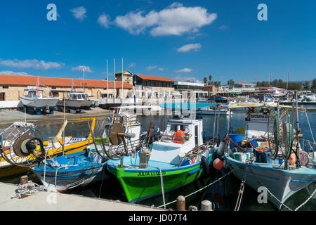 Hafen von Paphos, Erholungsgebiet, Souvenirläden, Meer, Zypern Stockfoto