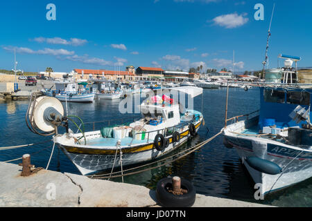 Hafen von Paphos, Erholungsgebiet, Souvenirläden, Meer, Zypern Stockfoto